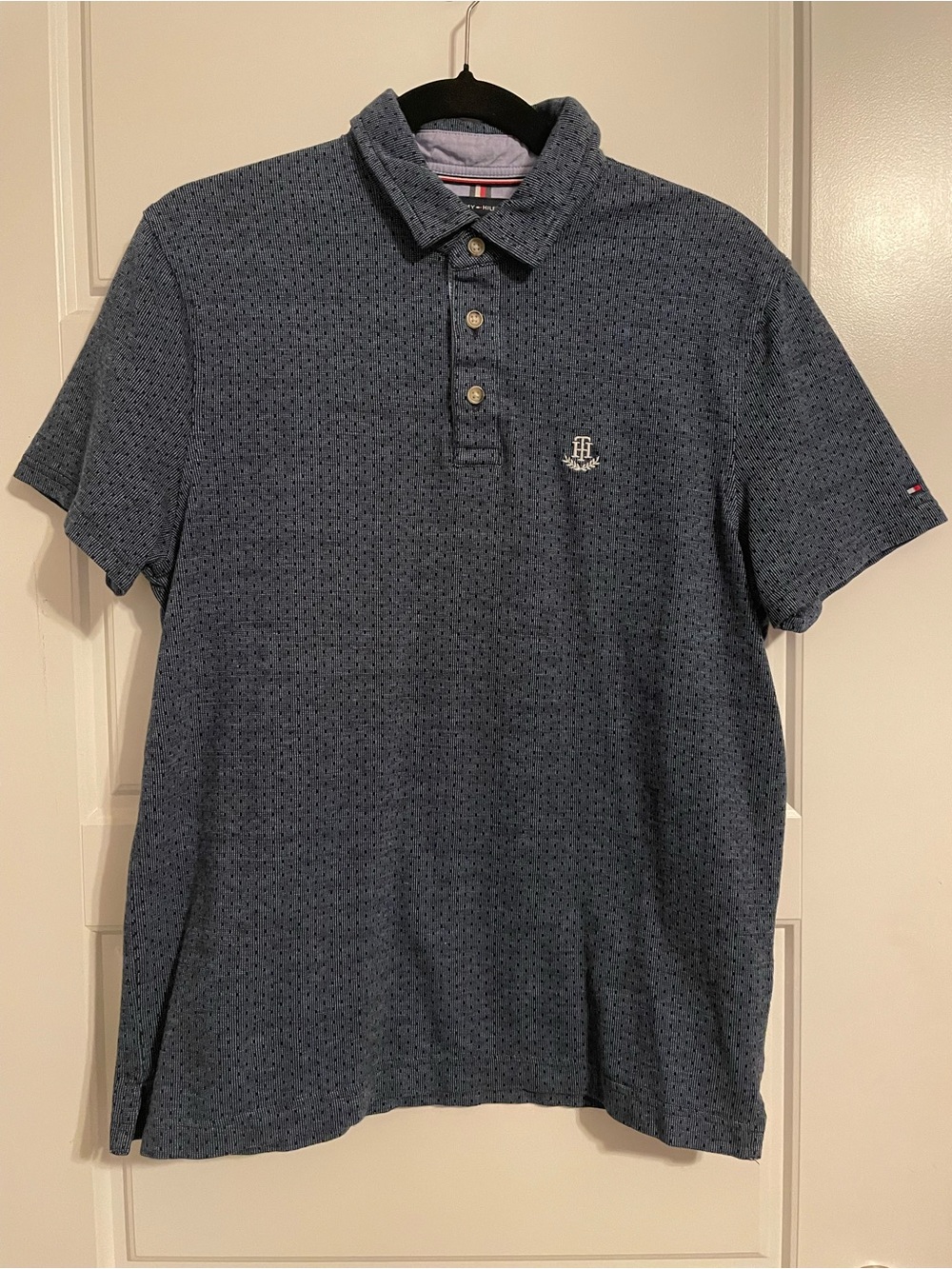 Tommy Hilfiger Men’s Navy Textured Polo with Embroidered Crest